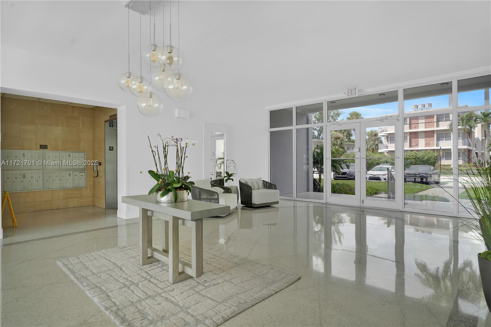 LONDON TOWERS CONDO - Residential