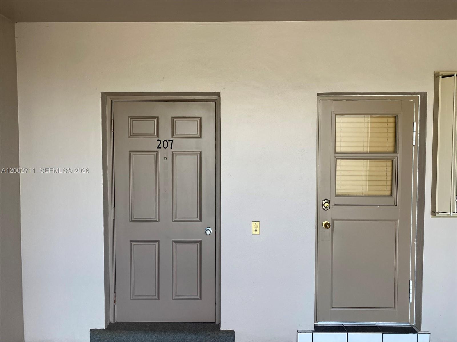 ARROWHEAD CONDO NO III - Residential Lease