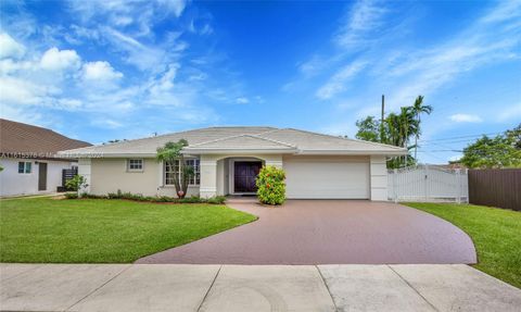 Single Family Residence in Miami FL 8121 89th Ave Ave.jpg