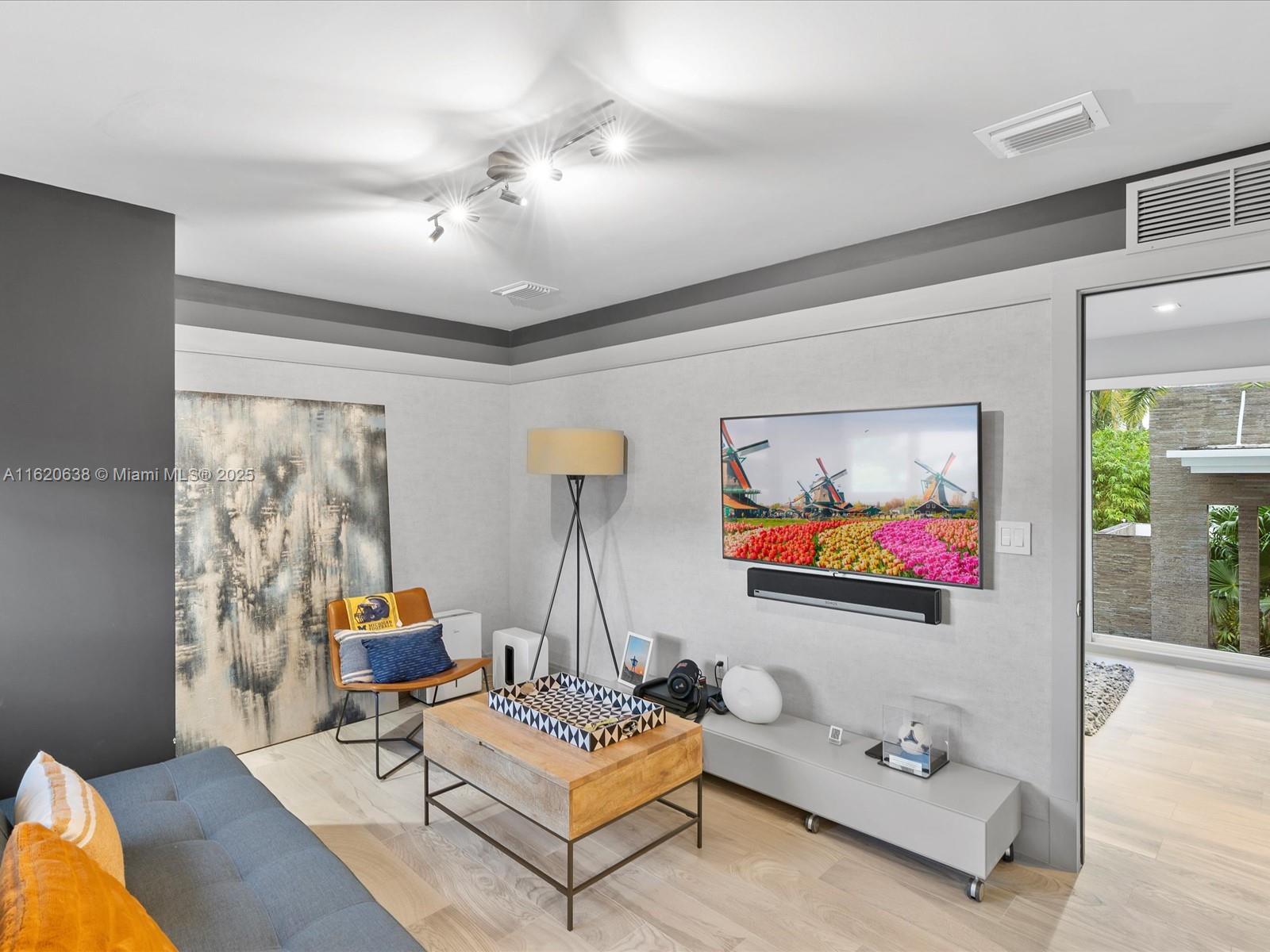 GOLDEN BEACH SEC D - Residential