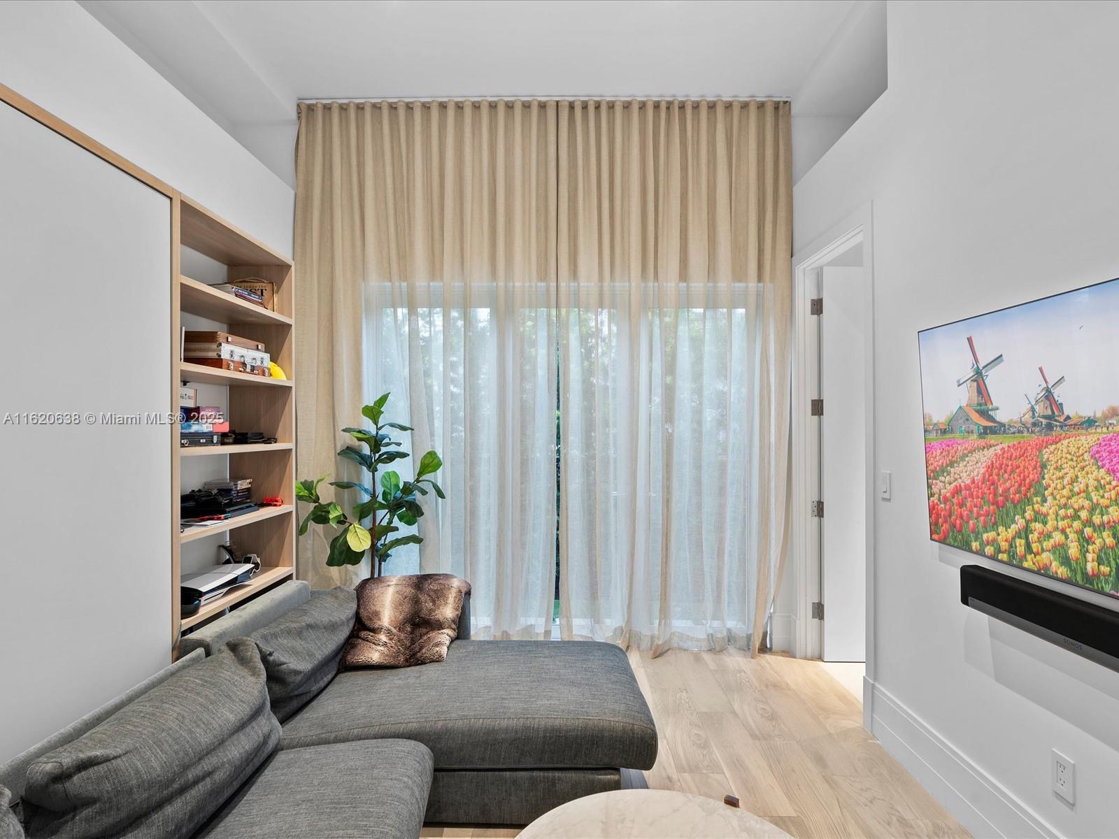 GOLDEN BEACH SEC D - Residential
