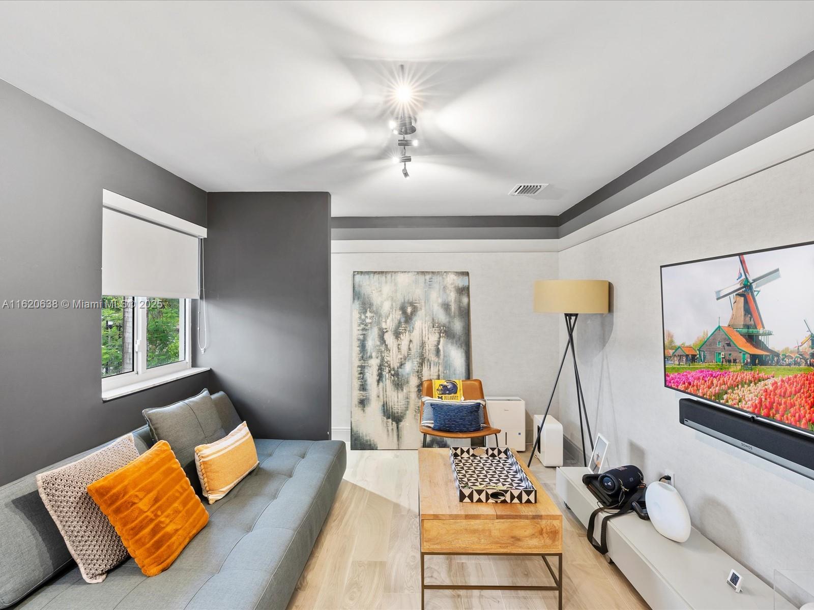 GOLDEN BEACH SEC D - Residential
