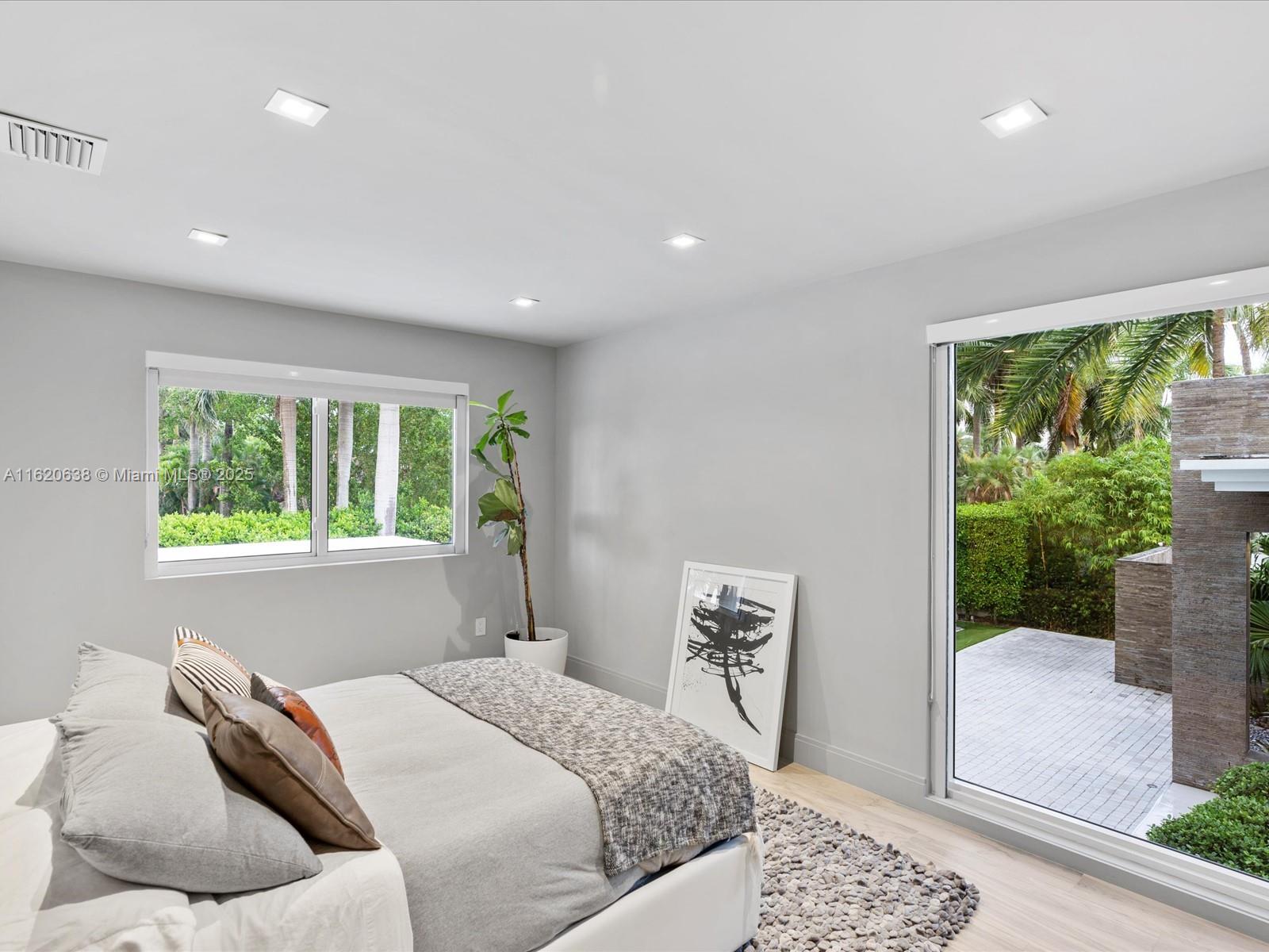 GOLDEN BEACH SEC D - Residential