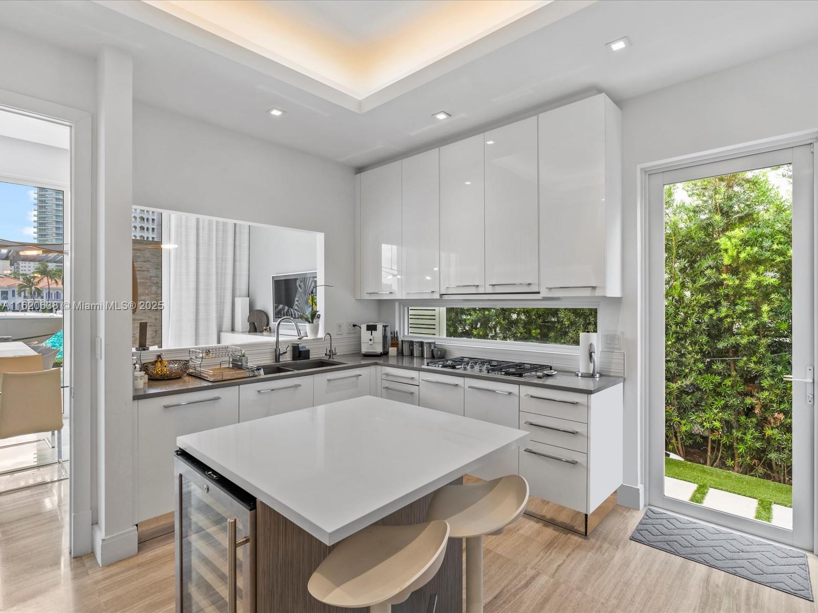 GOLDEN BEACH SEC D - Residential