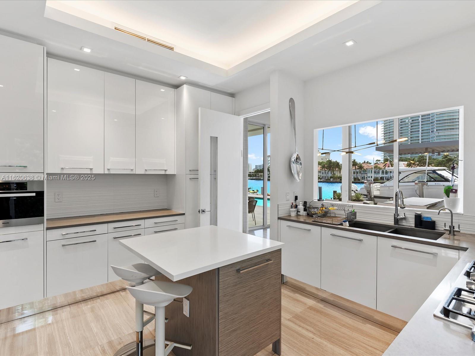 GOLDEN BEACH SEC D - Residential