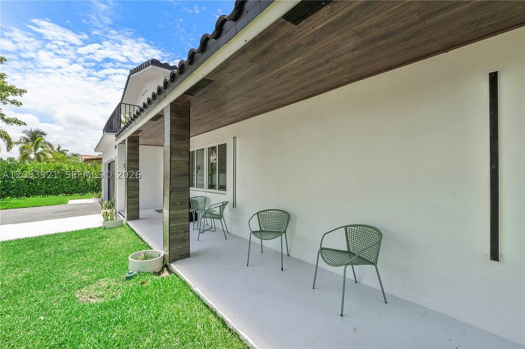 Photo of 3261 Seaward Dr #3261, Lauderdale By The Sea, FL 33062 (MLS # A12053321)