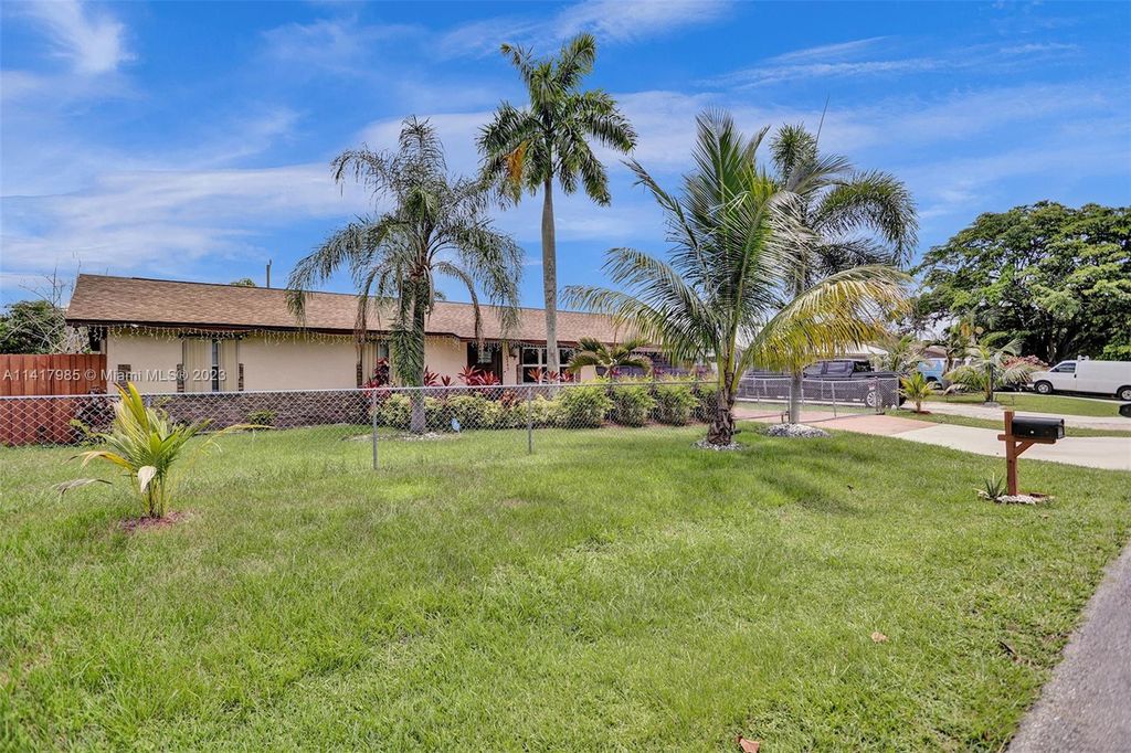 Photo of 3343 Artesian Dr, Lake Worth, FL 33462 (MLS # A11417985)