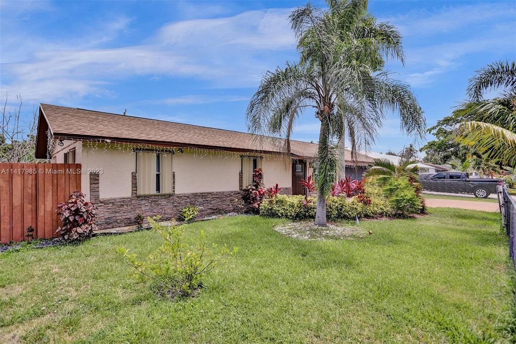 Photo of 3343 Artesian Dr, Lake Worth, FL 33462 (MLS # A11417985)