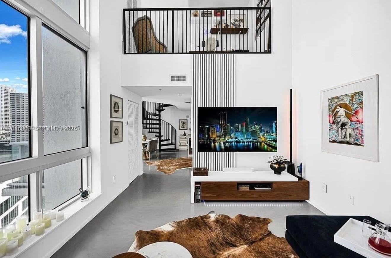 MET 1 CONDO - Residential