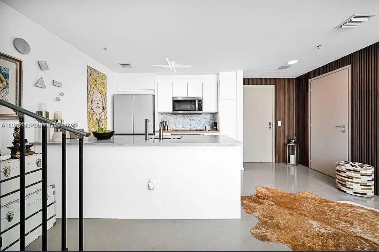 MET 1 CONDO - Residential