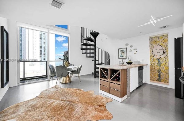 300 S BISCAYNE BLVD # L-1232, MIAMI, FL 33131 - Image b8ce4e1b1c6b7d214979c044dba982dd/2146554367