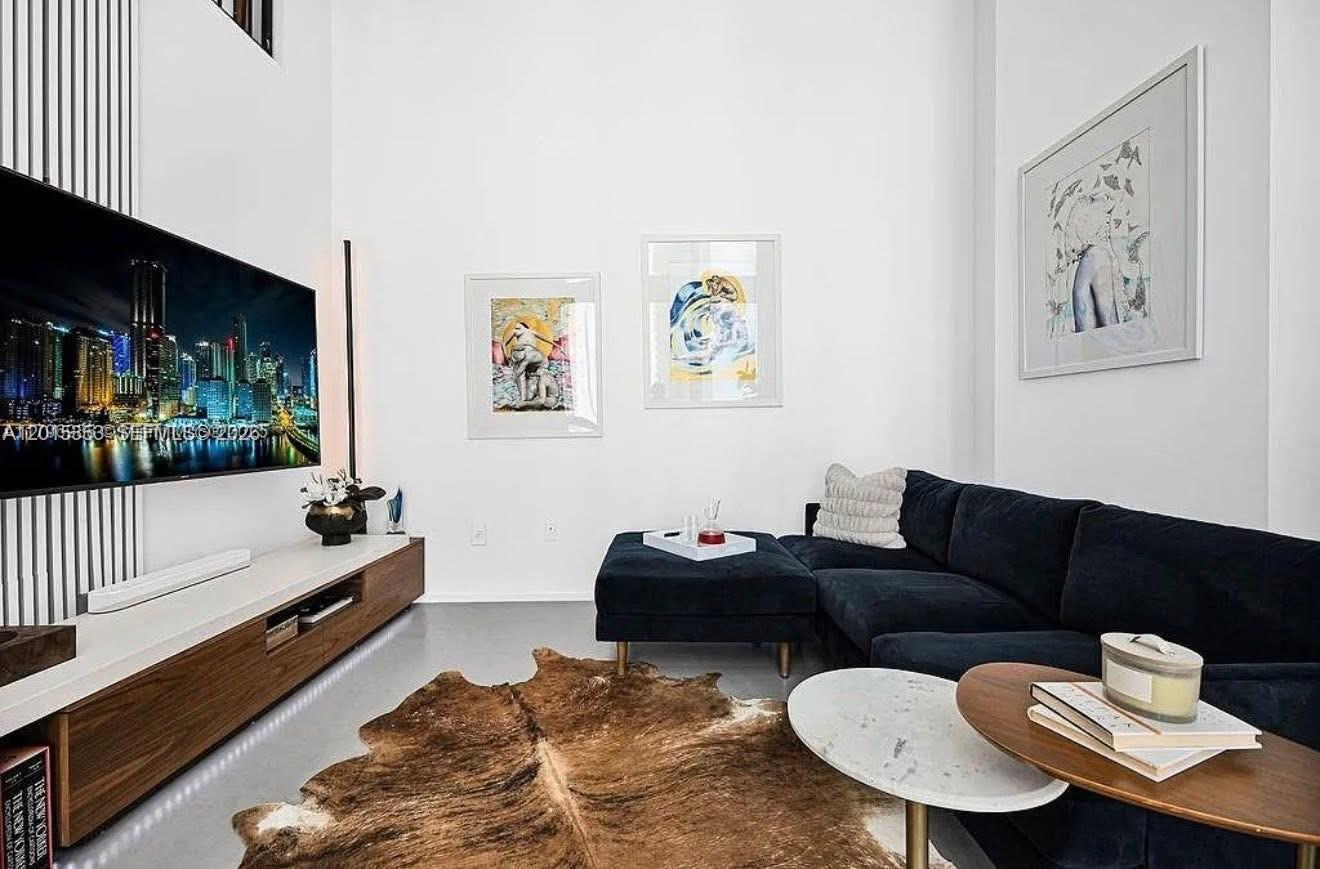 MET 1 CONDO - Residential