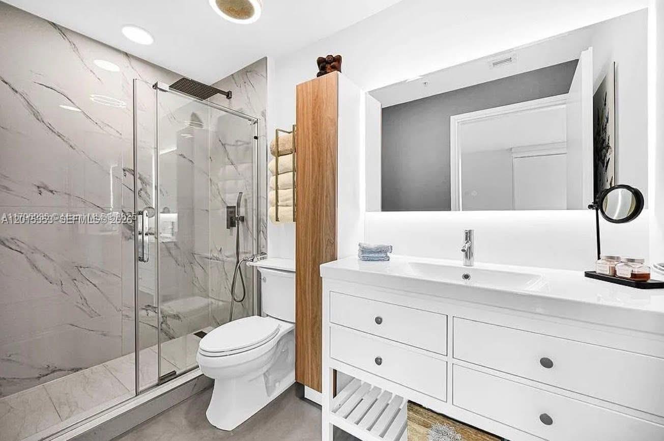 MET 1 CONDO - Residential