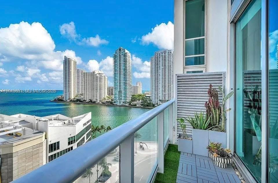 MET 1 CONDO - Residential