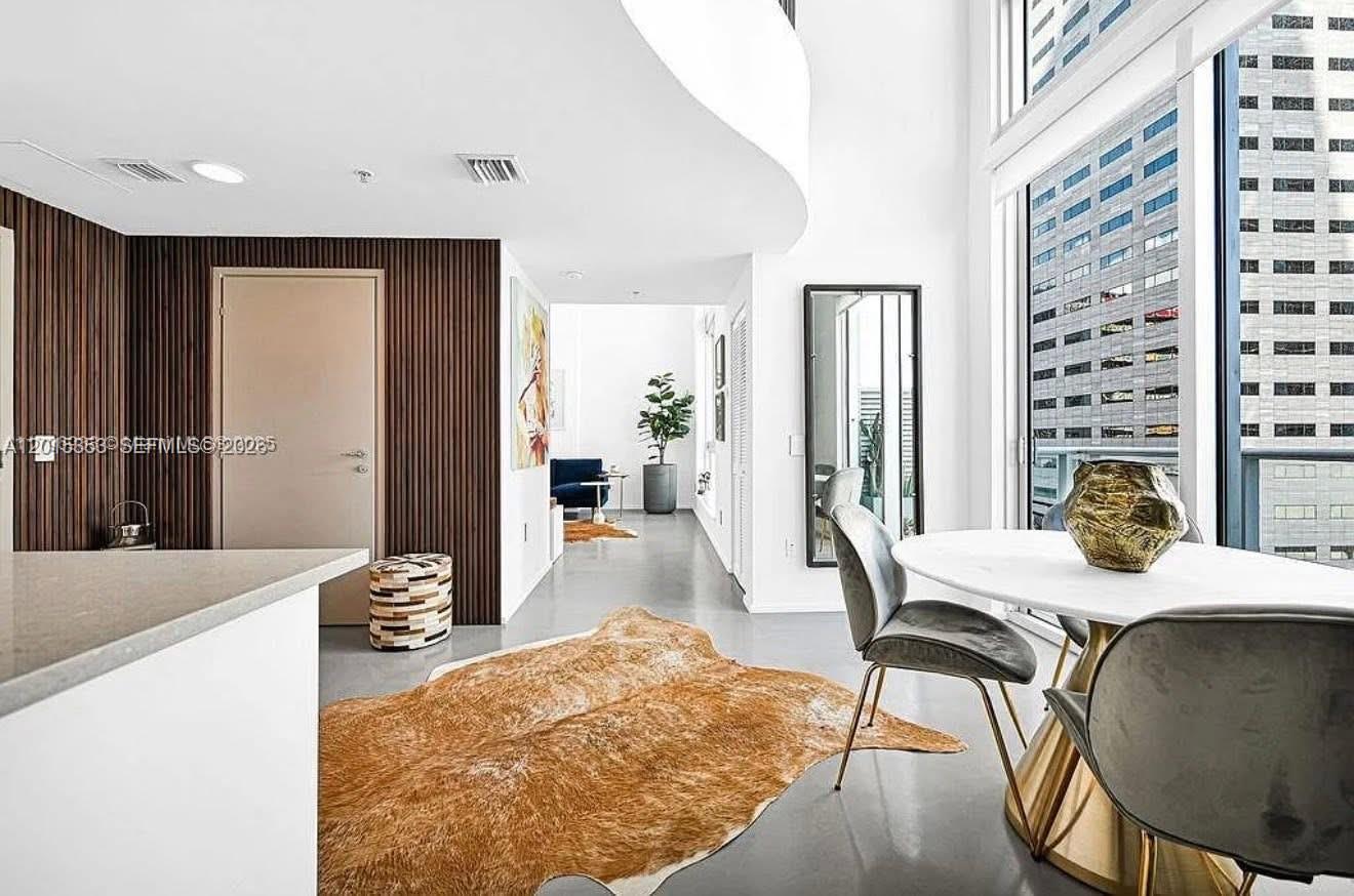 MET 1 CONDO - Residential