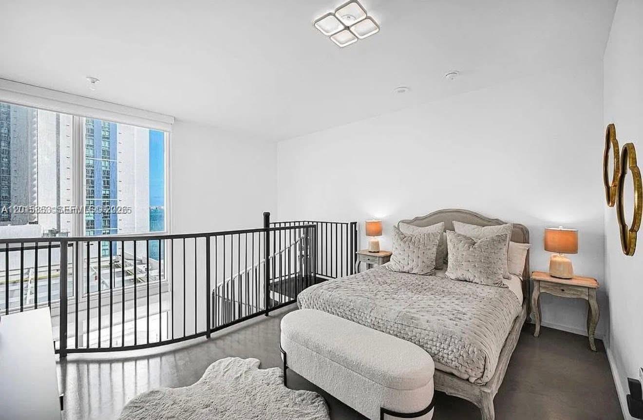MET 1 CONDO - Residential