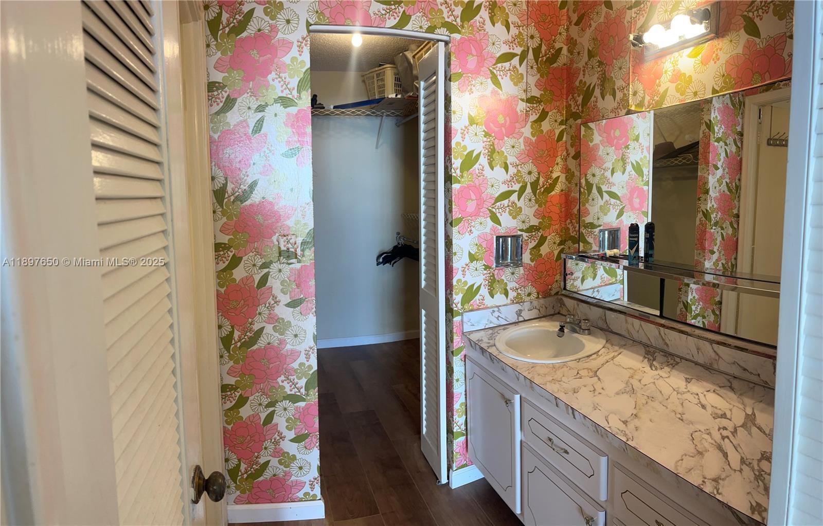 IMPERIAL TOWERS CONDO - Residential