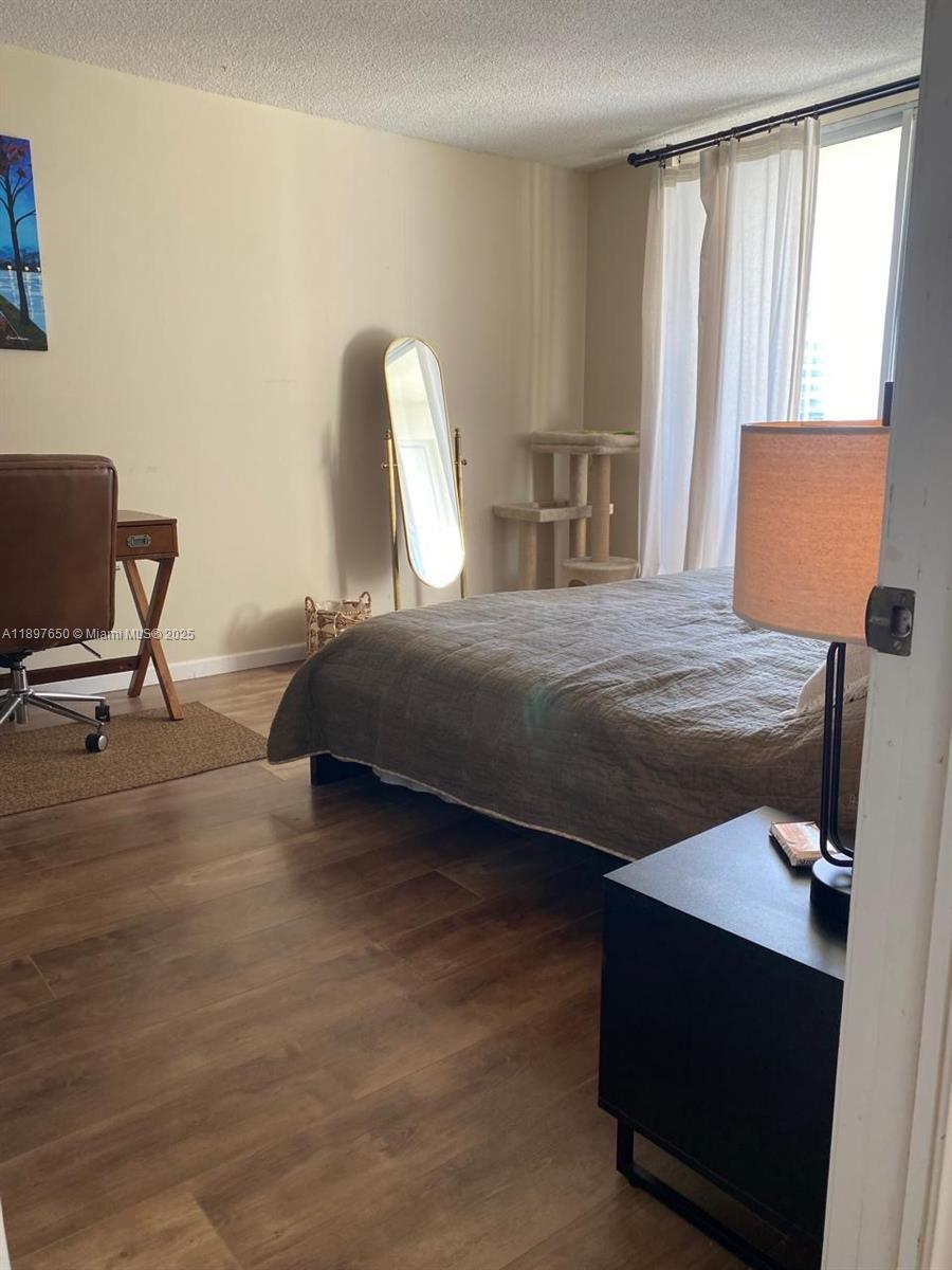 IMPERIAL TOWERS CONDO - Residential