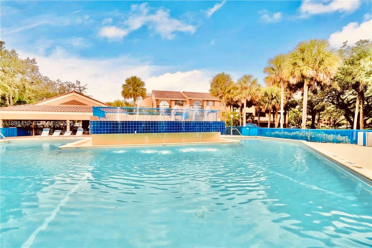 15525 N Miami Lakeway N 209-8