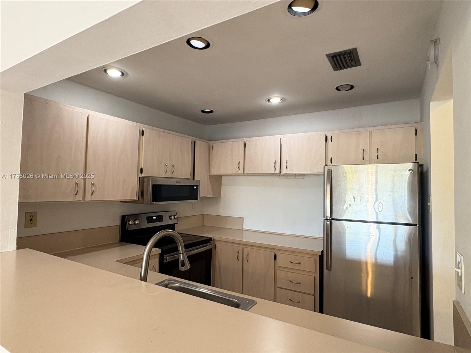 15481 Sw 81st Cir Ln 76, Miami, Broward County, Florida - 2 Bedrooms  
2 Bathrooms - 