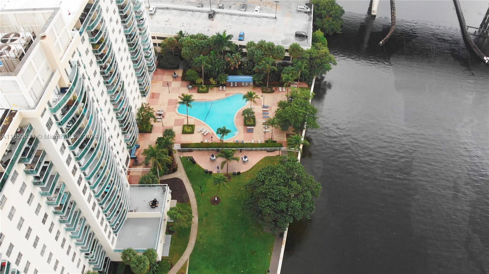 OCEANVIEW BUILDING A COND - Residential