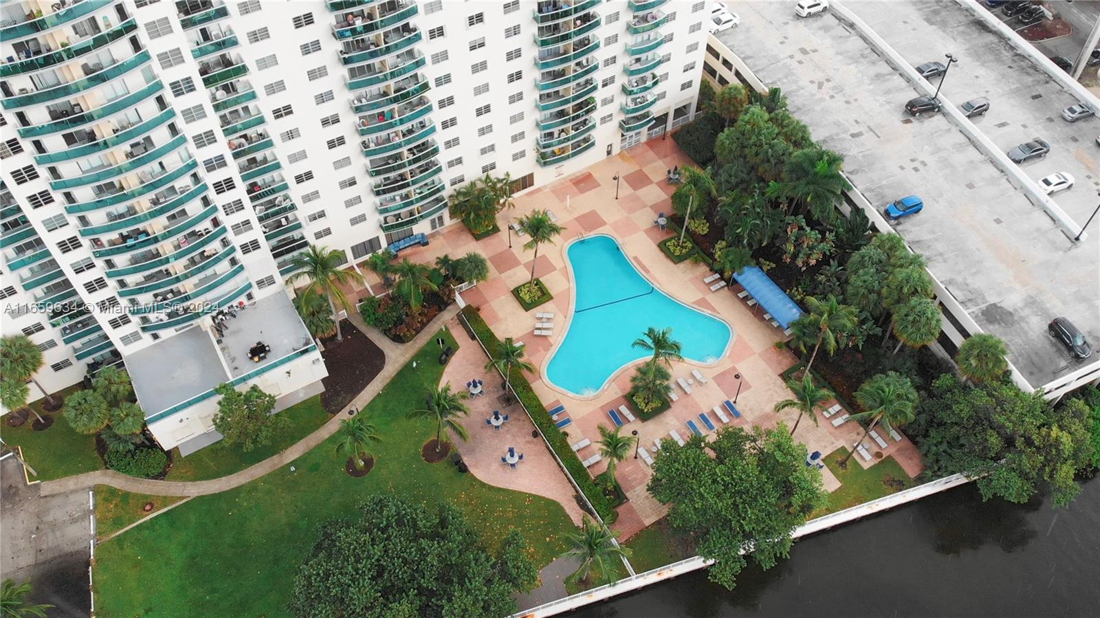 OCEANVIEW BUILDING A COND - Residential