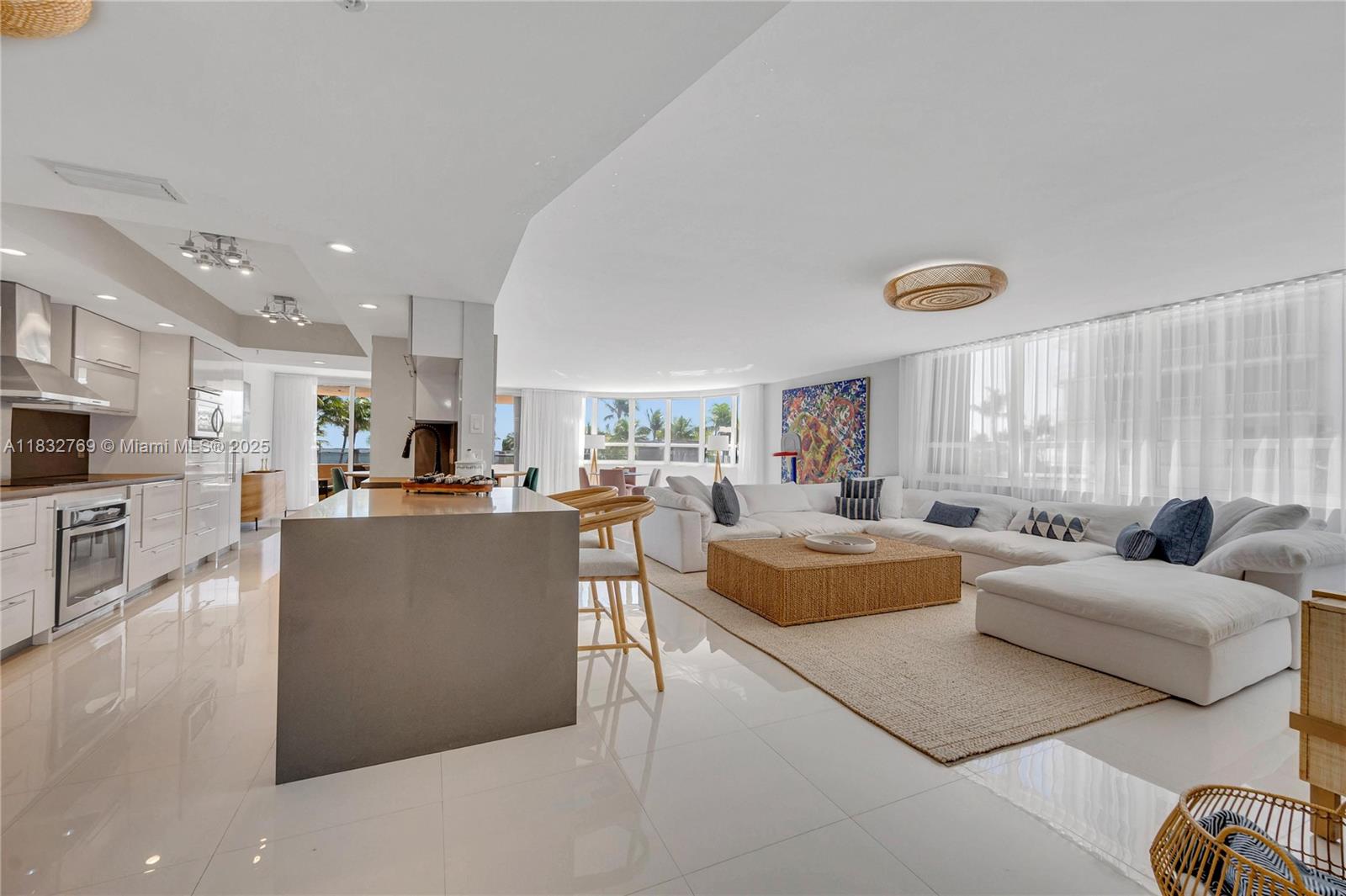 10175 Collins Ave 102