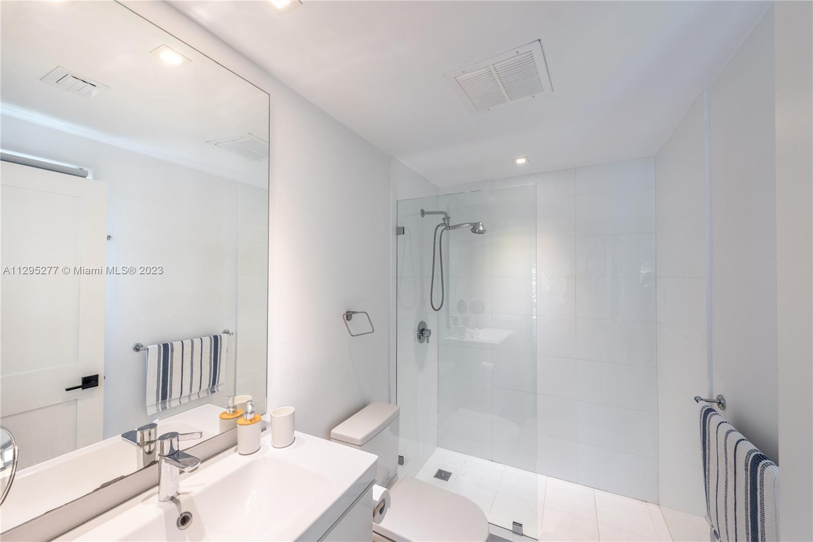 TROPICAL ISLE HOMES SUB 4 - Residential