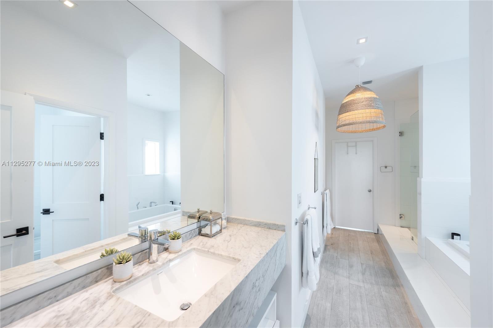 TROPICAL ISLE HOMES SUB 4 - Residential