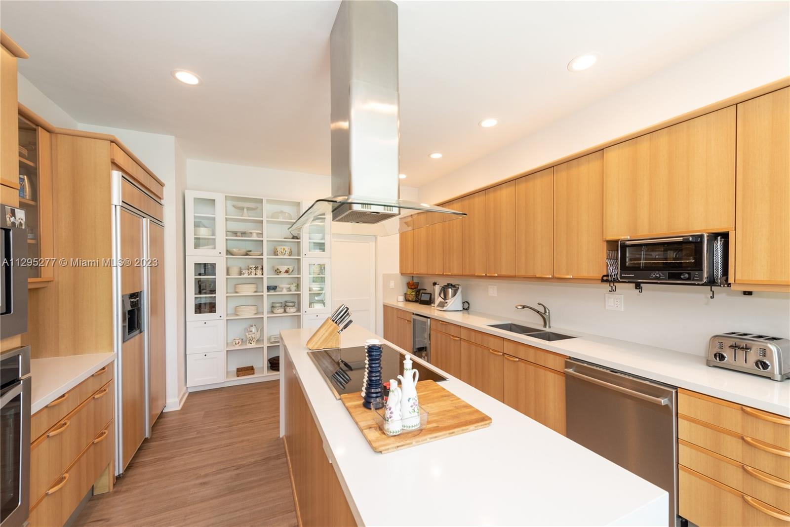 TROPICAL ISLE HOMES SUB 4 - Residential