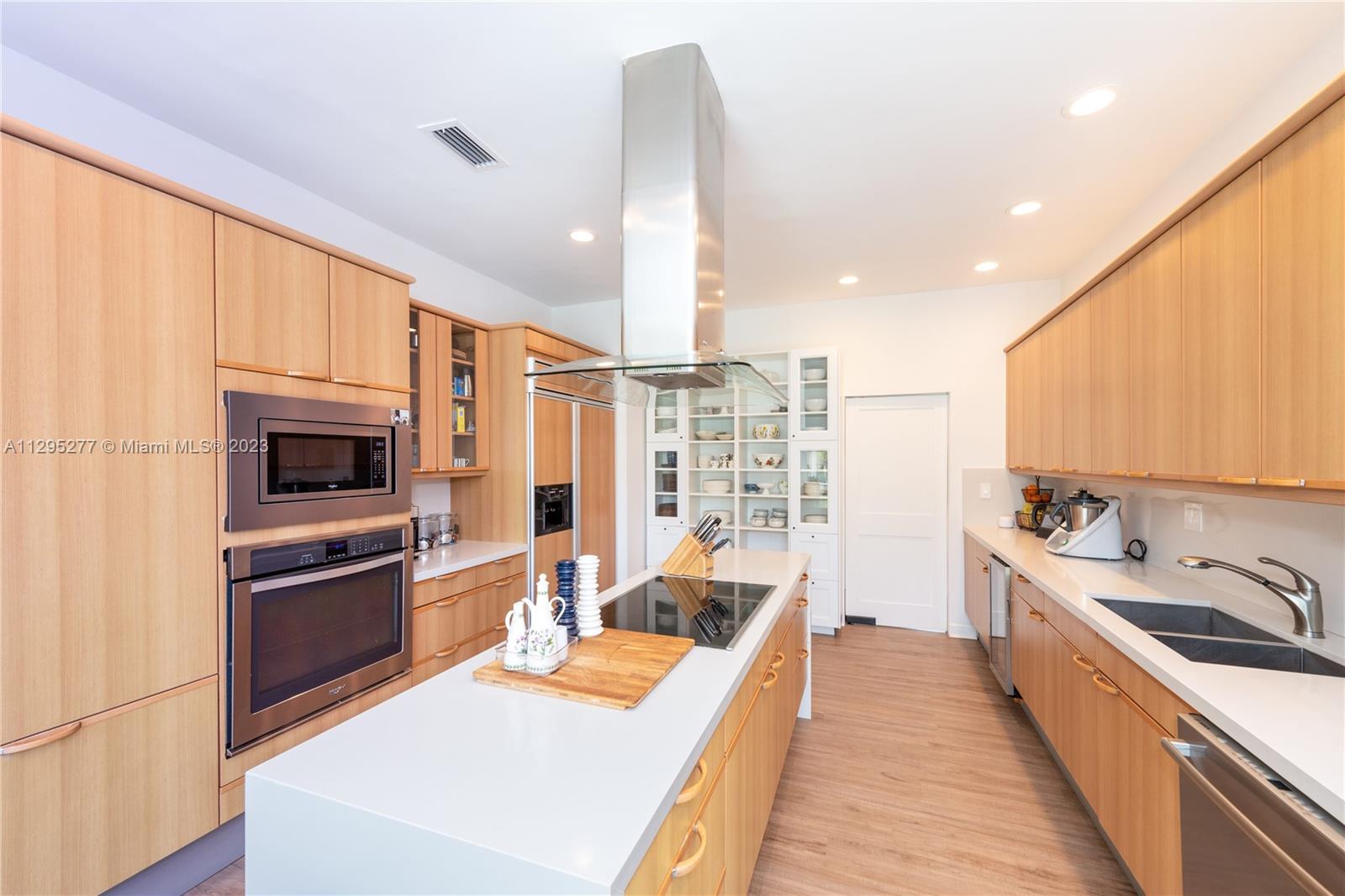 TROPICAL ISLE HOMES SUB 4 - Residential