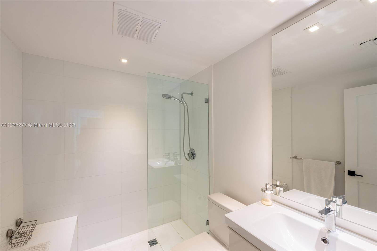 TROPICAL ISLE HOMES SUB 4 - Residential