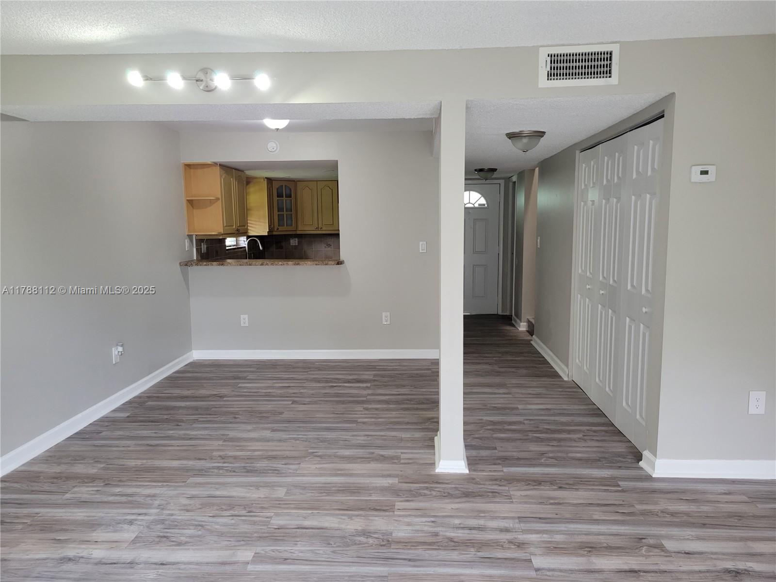 11123 NW 7th St 203-4