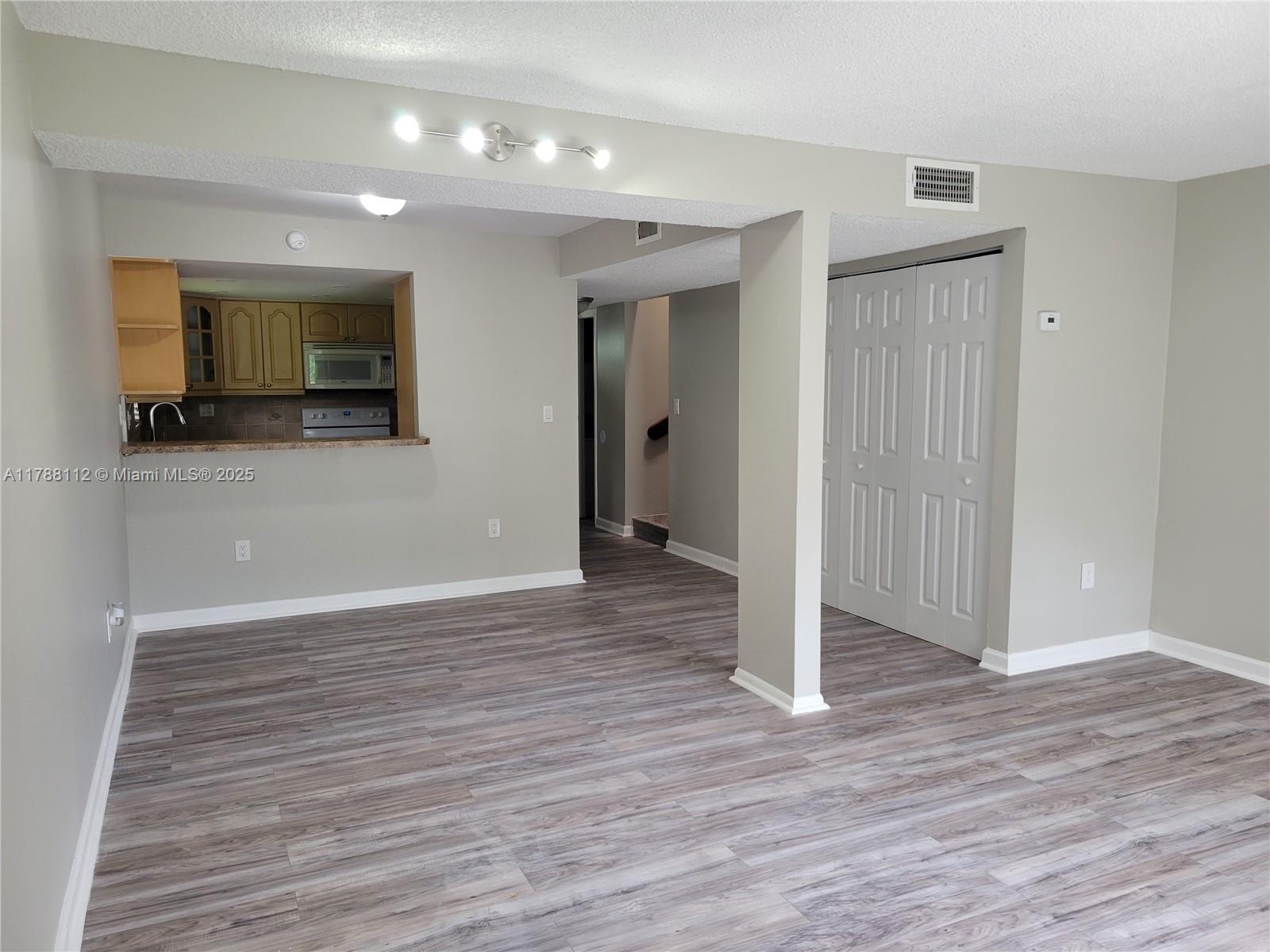 11123 NW 7th St 203-4