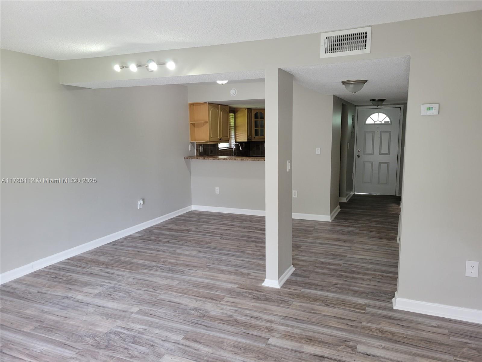 11123 NW 7th St 203-4