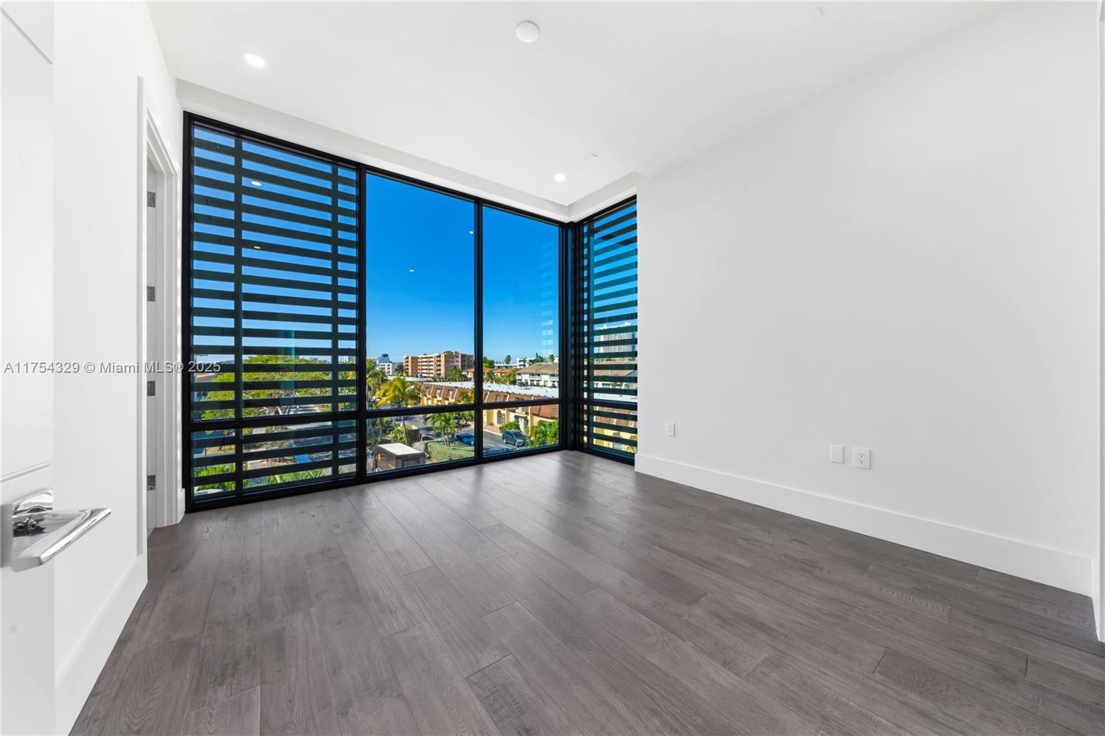 EASTERN SHORES - Residential