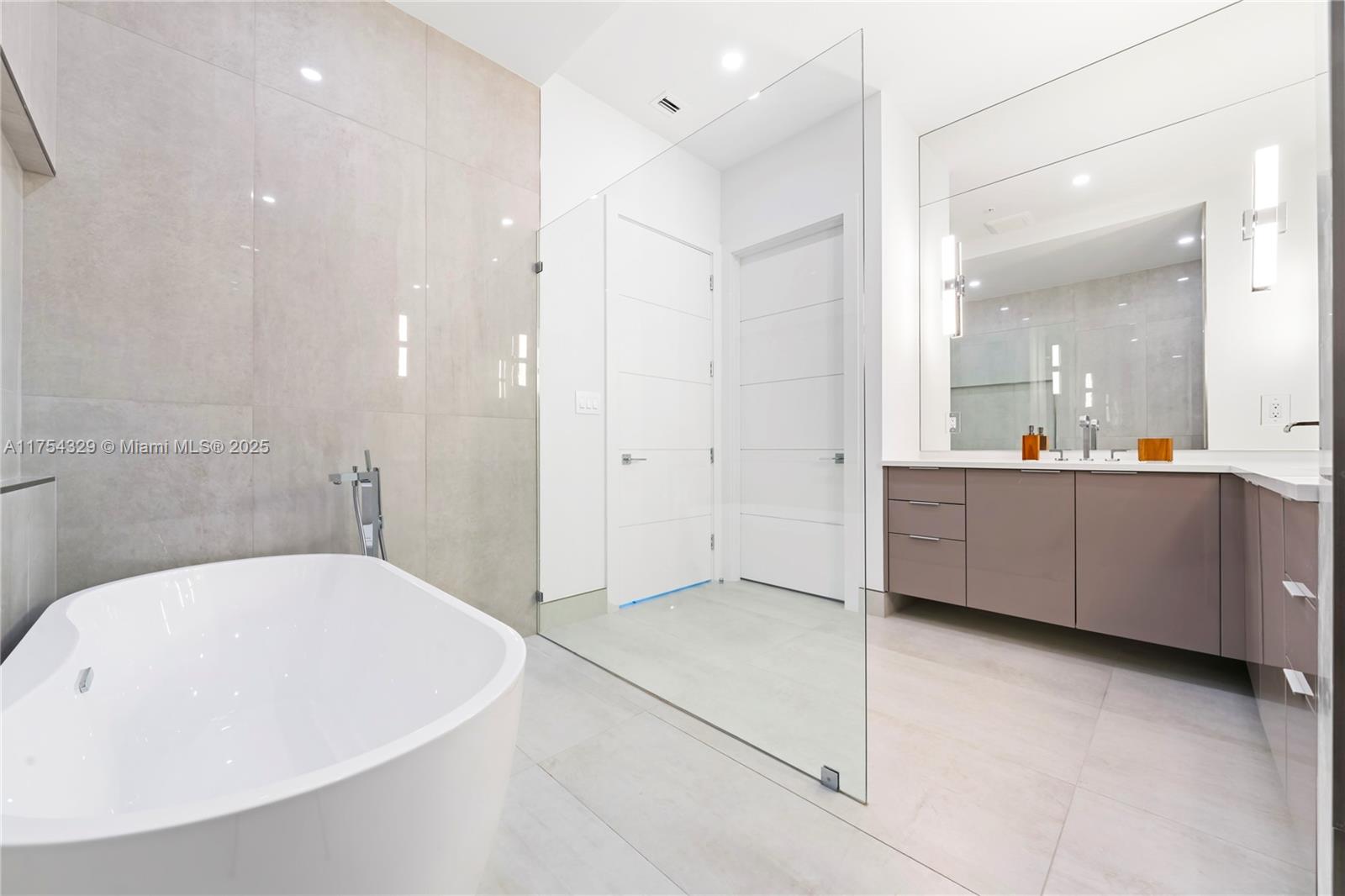 EASTERN SHORES - Residential