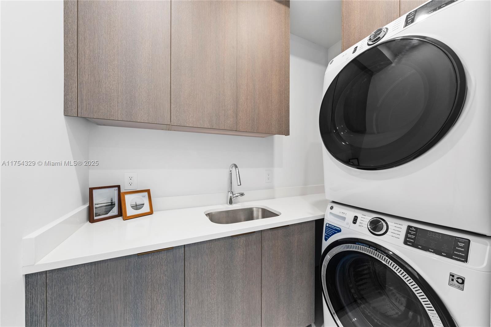 EASTERN SHORES - Residential