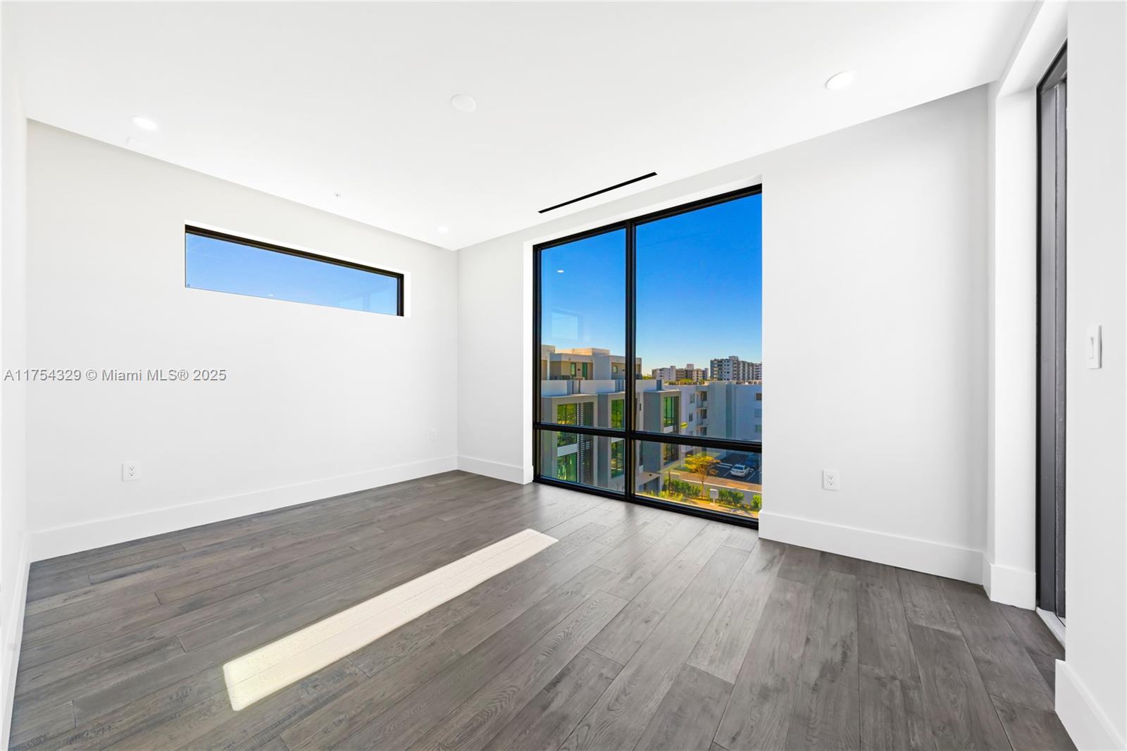 EASTERN SHORES - Residential