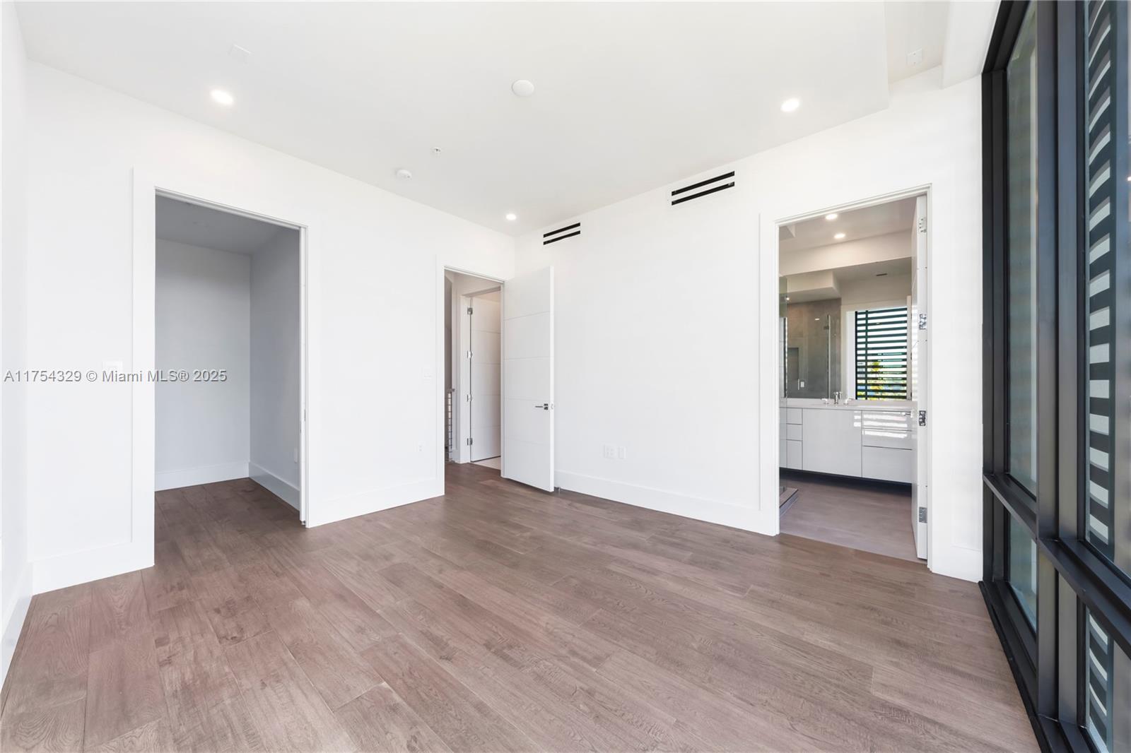 EASTERN SHORES - Residential