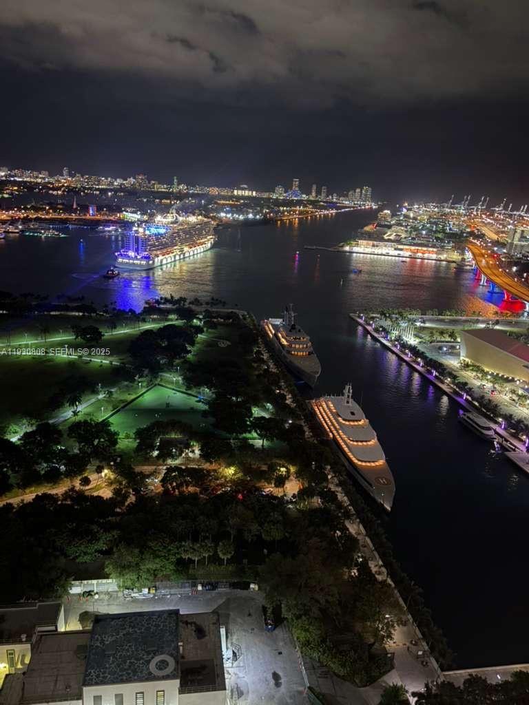 900 BISCAYNE BAY CONDO - Residential Lease