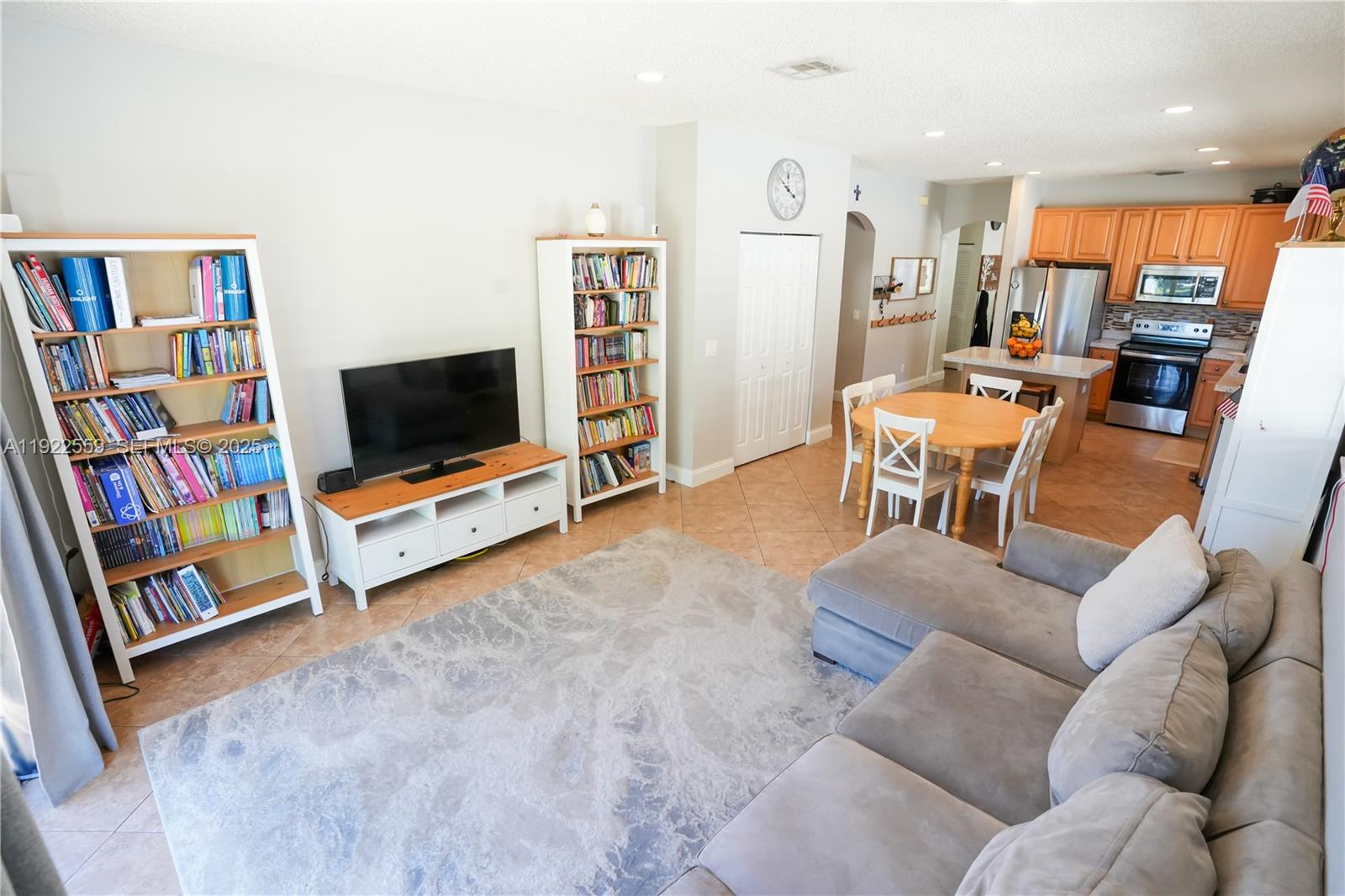 POD 5 AT MONARCH LAKES - Residential