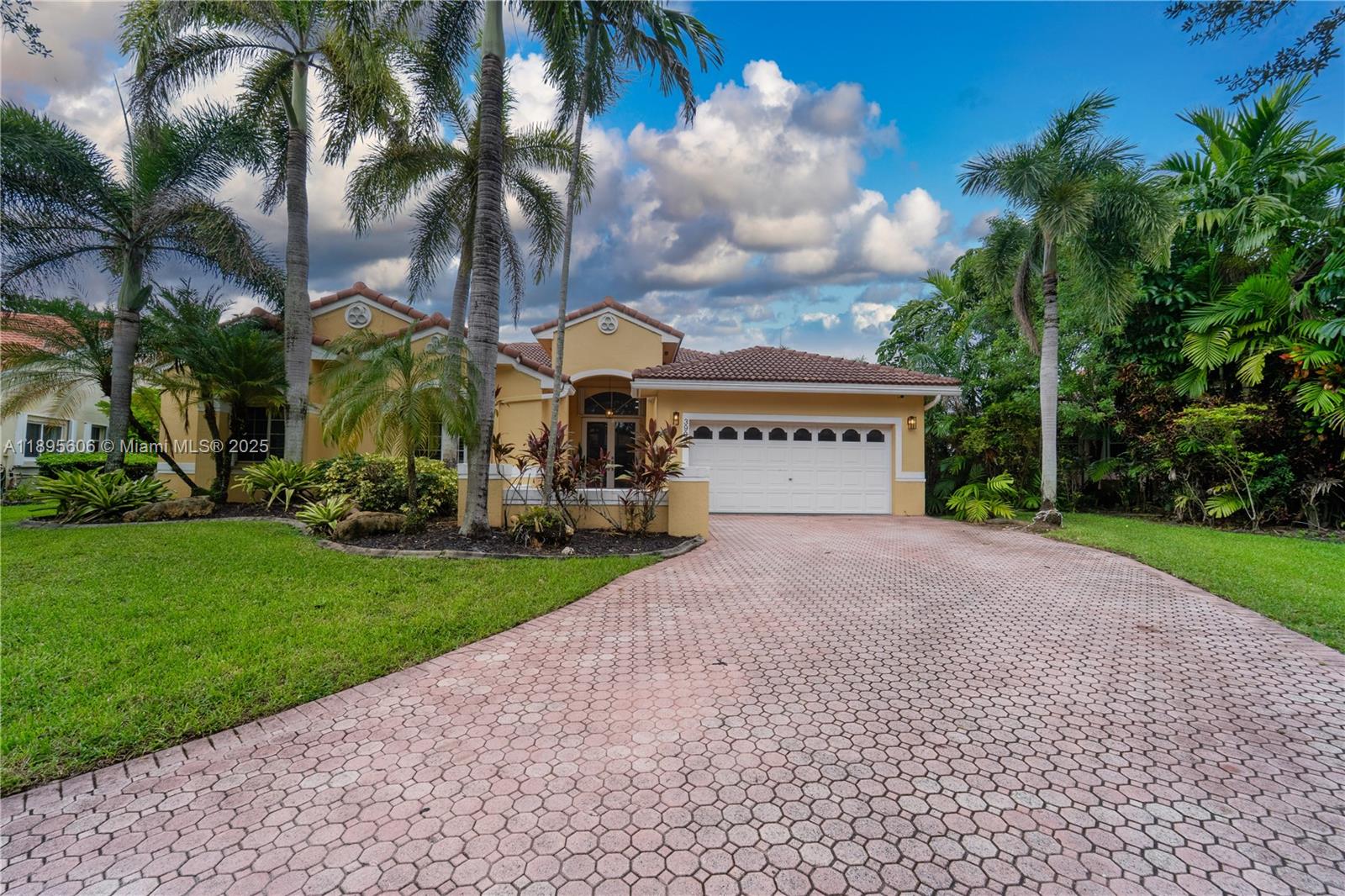 REPLAT OF COUNTRY LAKES - Residential