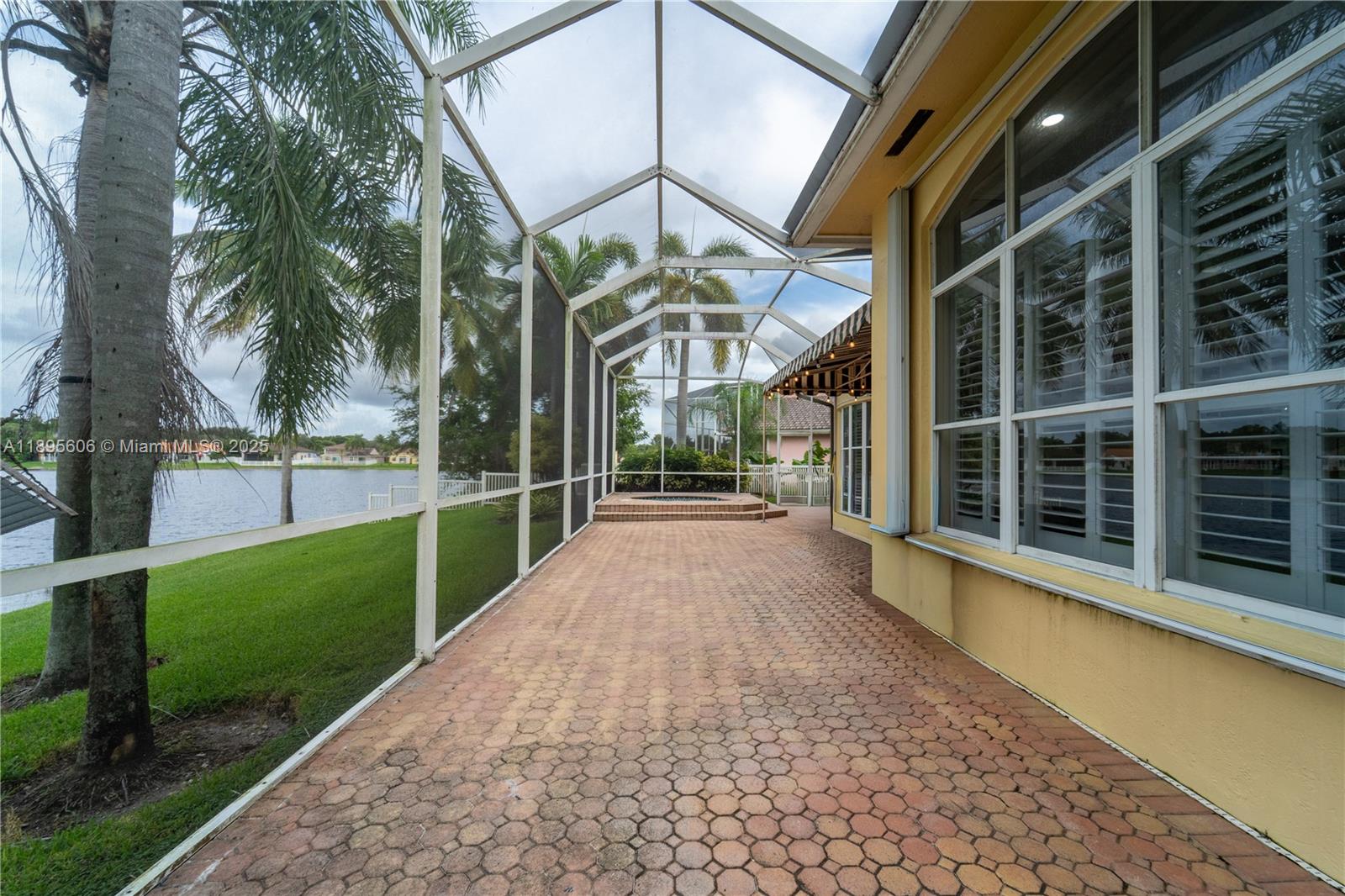 REPLAT OF COUNTRY LAKES - Residential