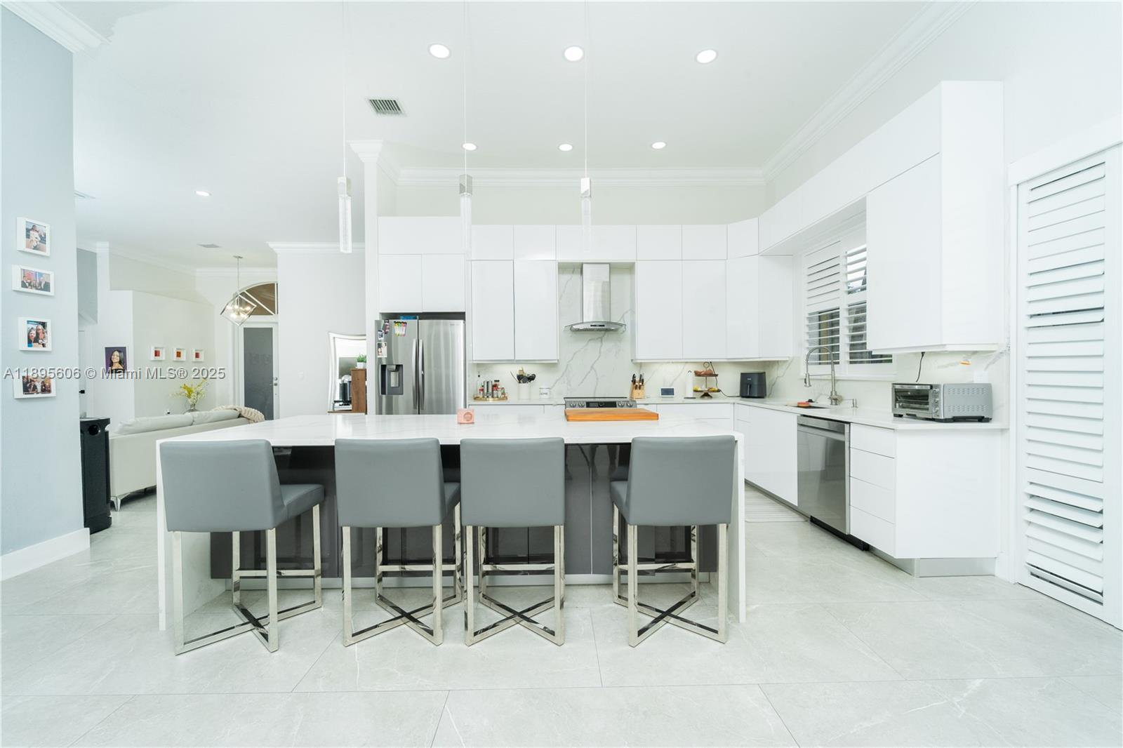 REPLAT OF COUNTRY LAKES - Residential
