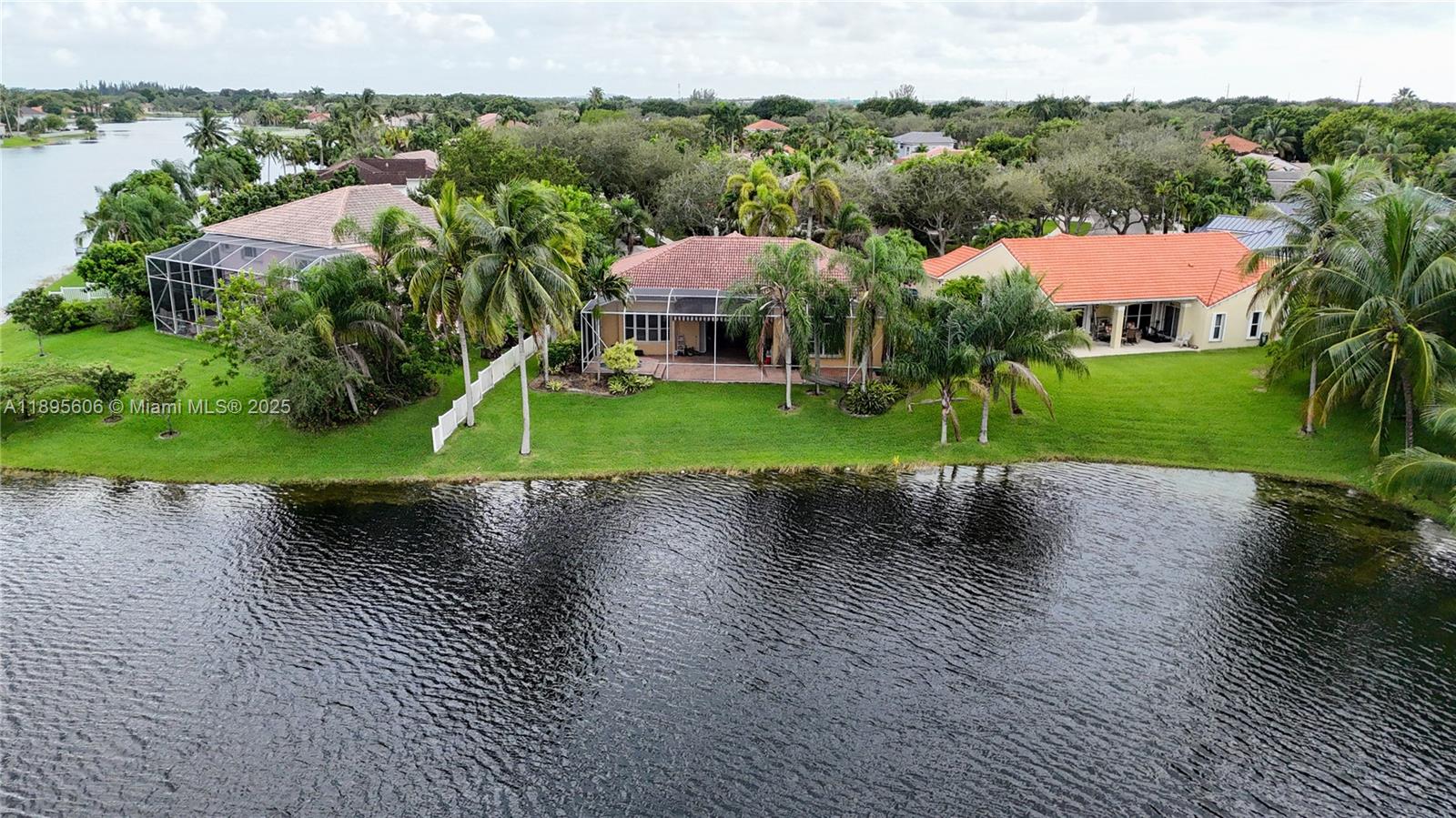 REPLAT OF COUNTRY LAKES - Residential