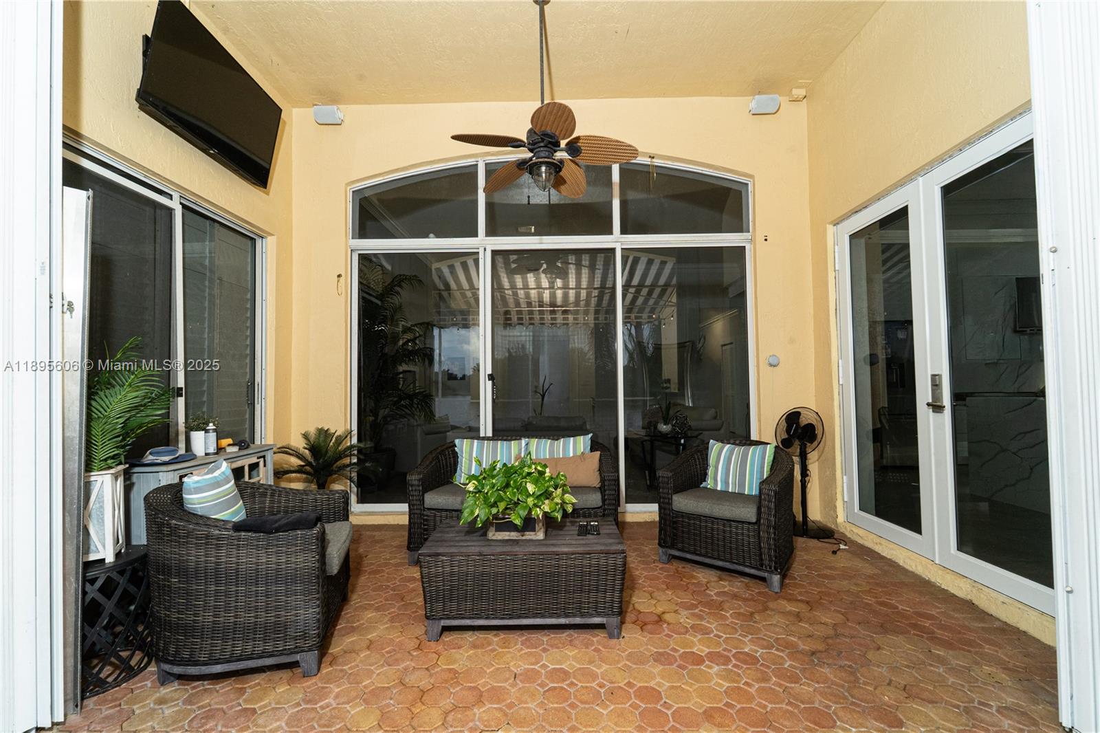 REPLAT OF COUNTRY LAKES - Residential