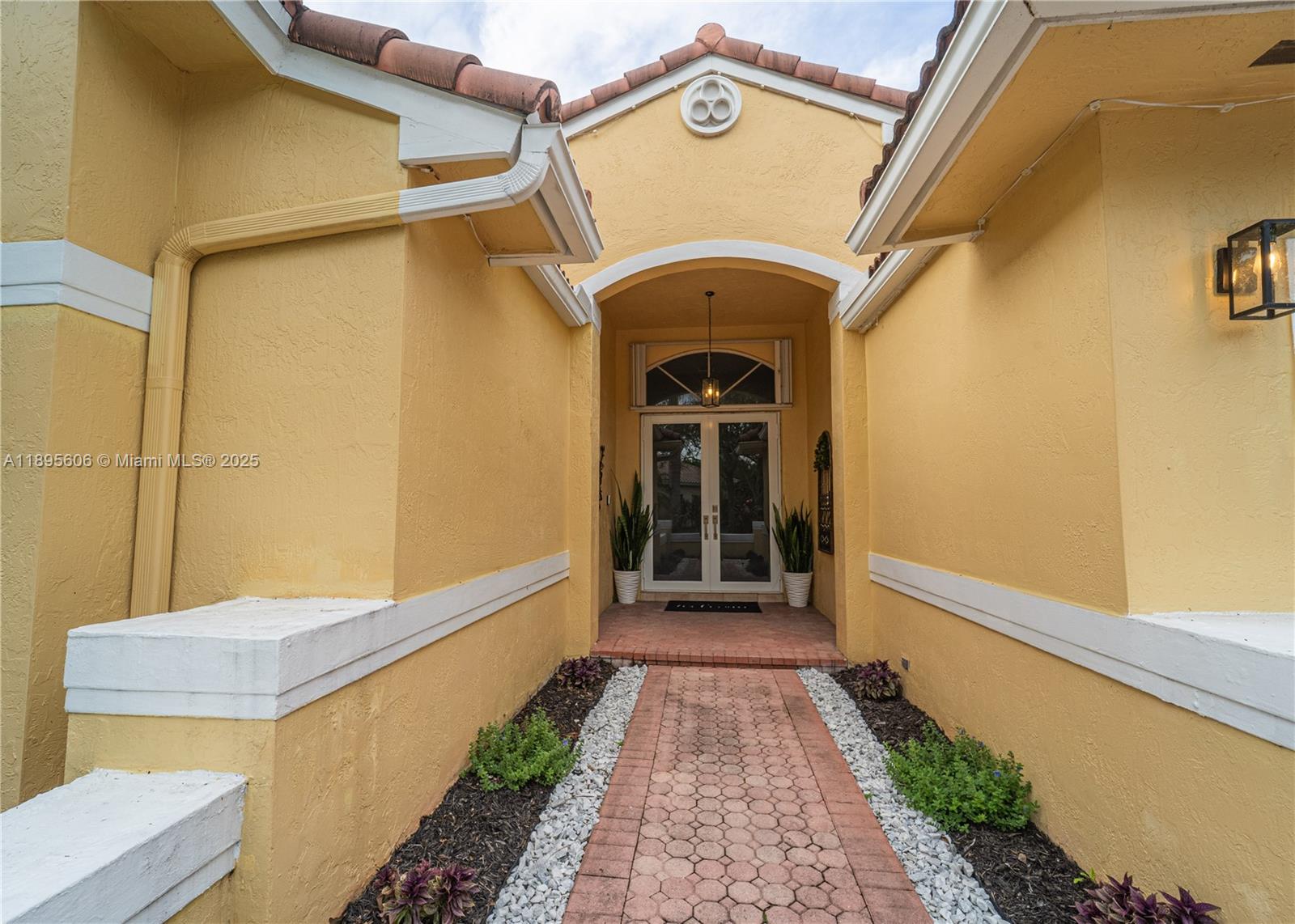 REPLAT OF COUNTRY LAKES - Residential