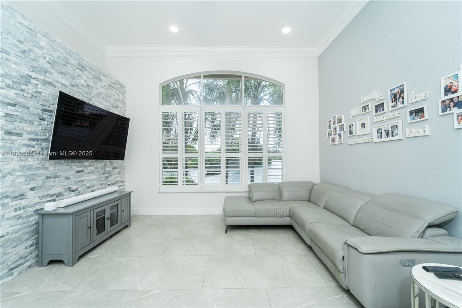 REPLAT OF COUNTRY LAKES - Residential