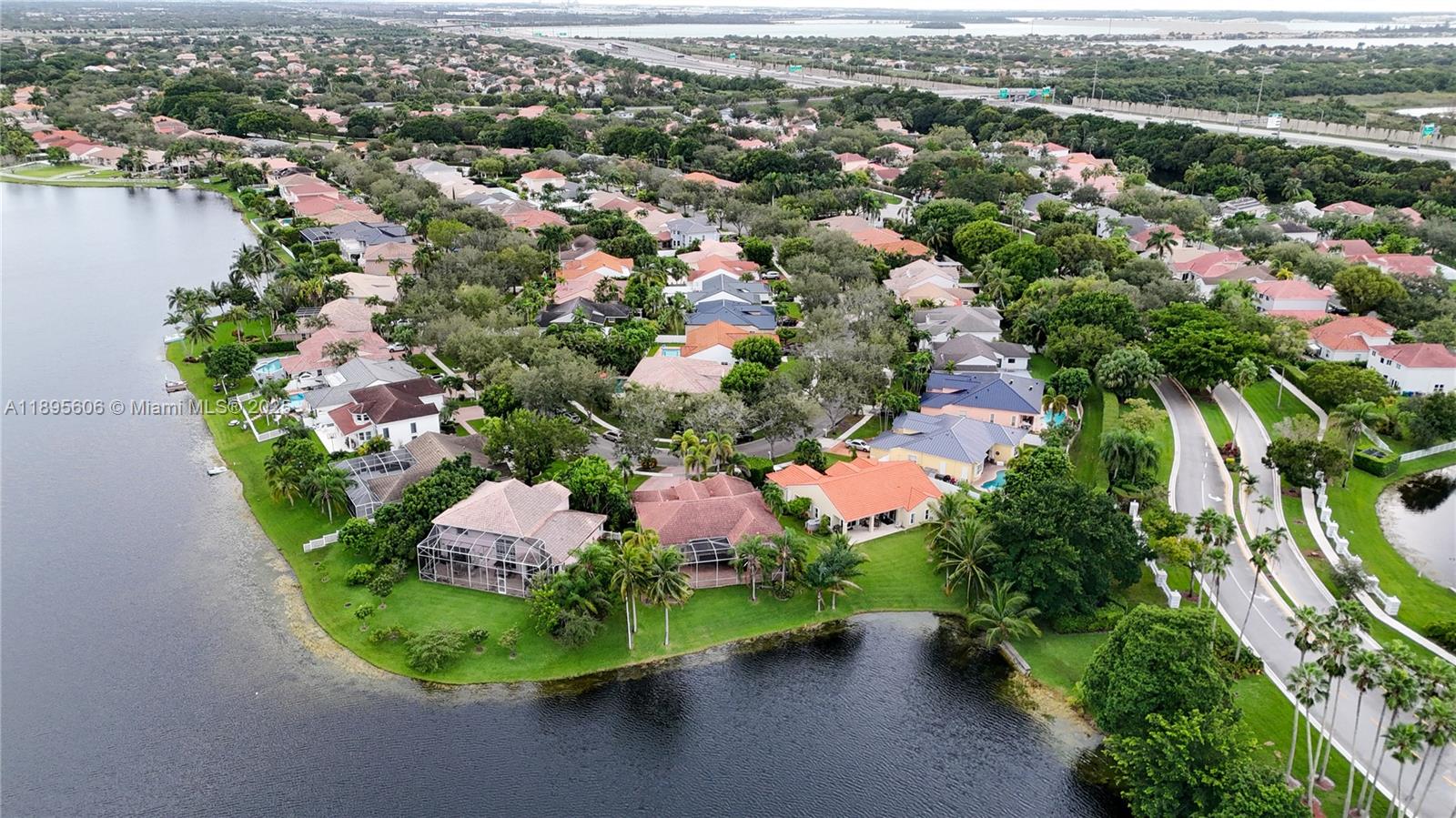REPLAT OF COUNTRY LAKES - Residential